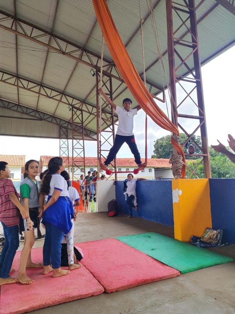Circolando em Cáceres: Escola recebe oficinas circenses