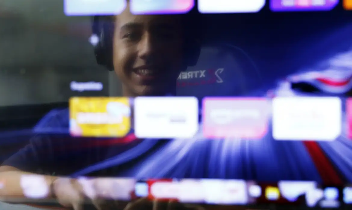 Brasília (DF), 27/01/2025 - Crianças com perfil aberto em redes sociais. Ian Fernandes de Alencar. Foto: Bruno Peres/Agência Brasil