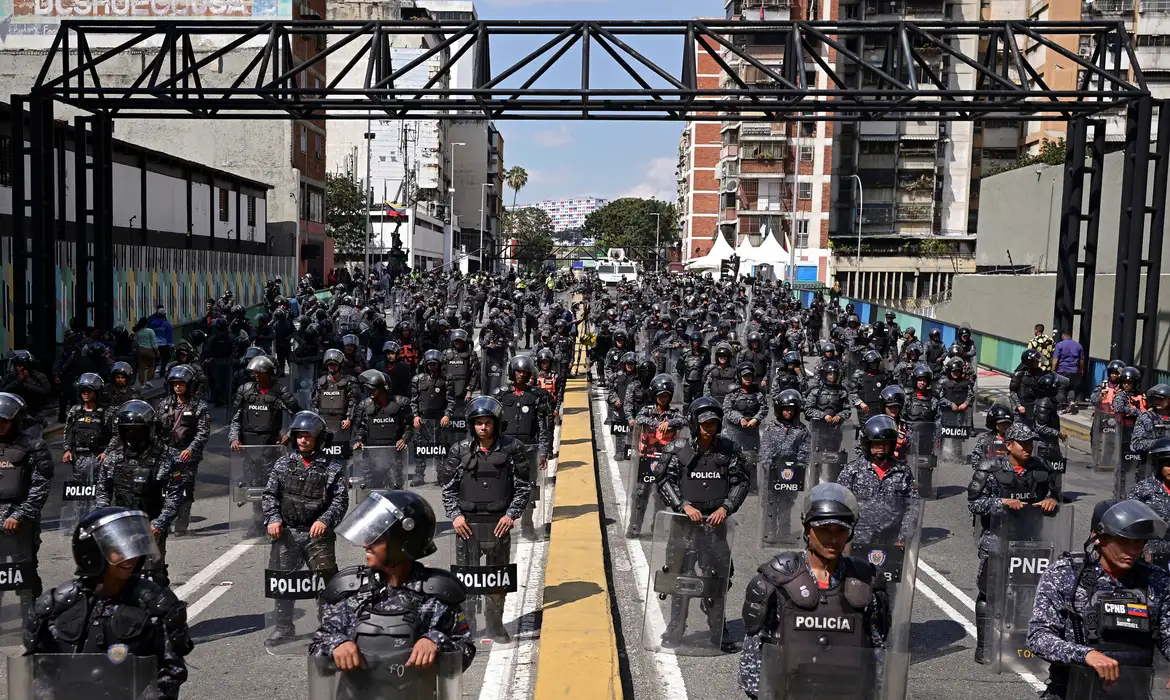 Members of Venezuela’s National Bolivarian Police stand in formation during a military exercise, in Caracas, Venezuela January 23, 2025. Reuters/Gaby Oraa/Proibida reprodução