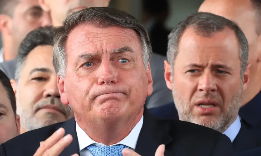 STF condena Bolsonaro. Ex-presidente Jair Bolsonaro durante declaração a imprensa após virar Réu no STF. Foto: Lula Marques/Agência Brasil