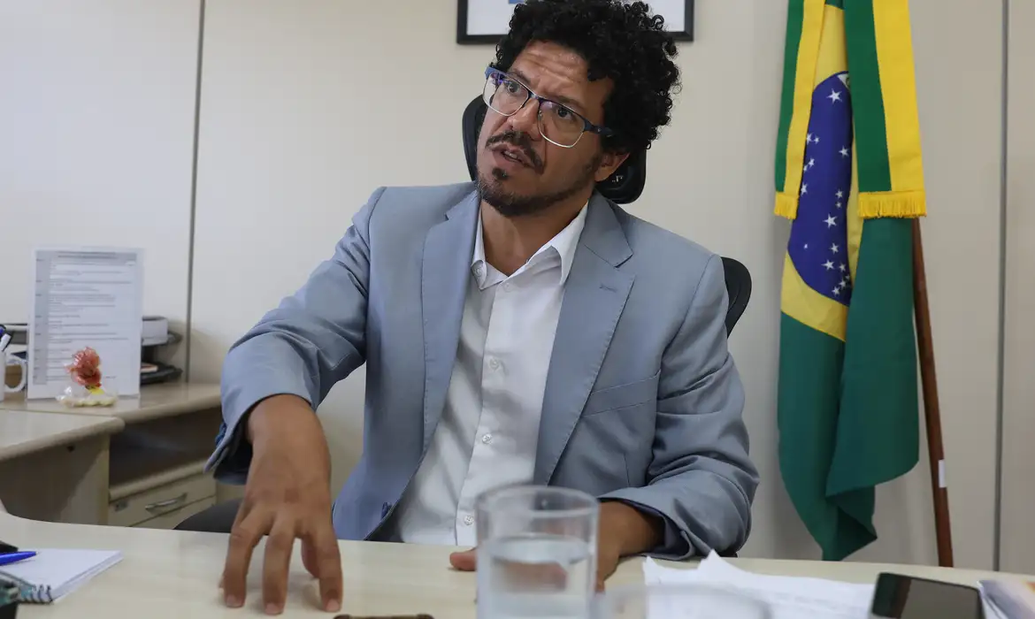 Brasília 13/11/2025 - Secretário Nacional de Assuntos Legislativos do MJSP, Marivaldo Pereira, durante entrevista para Agência Brasil. Foto Valter Campanato/Agência Brasil.