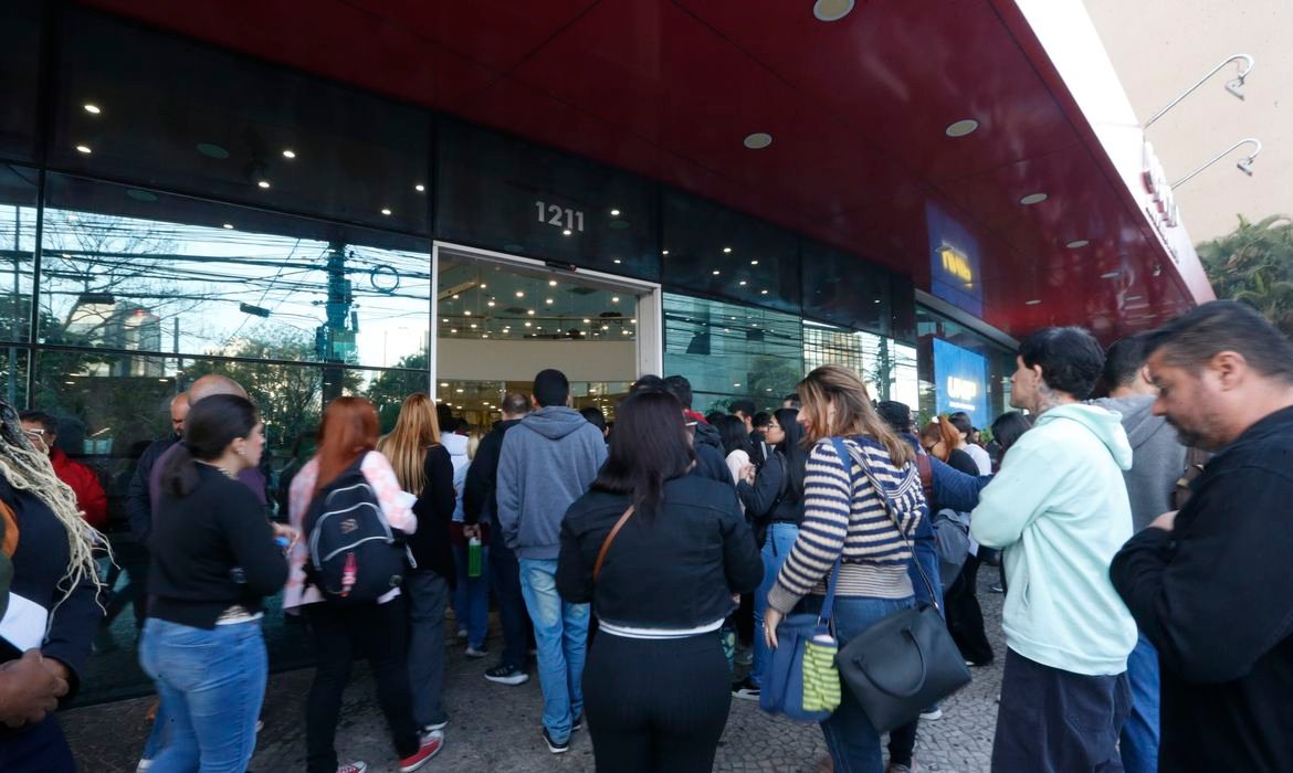 São Paulo (SP) 18/08/2024 UNIP em São Paulo, candidatos do Concurso Público Nacional Unificado (CPNU) a espera da abertura dos portões. Foto: Paulo Pinto/Agência Brasil