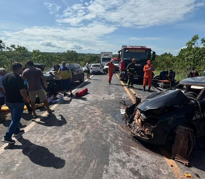 Acidente MT-010: Bombeiros realizam desencarceramento e socorro