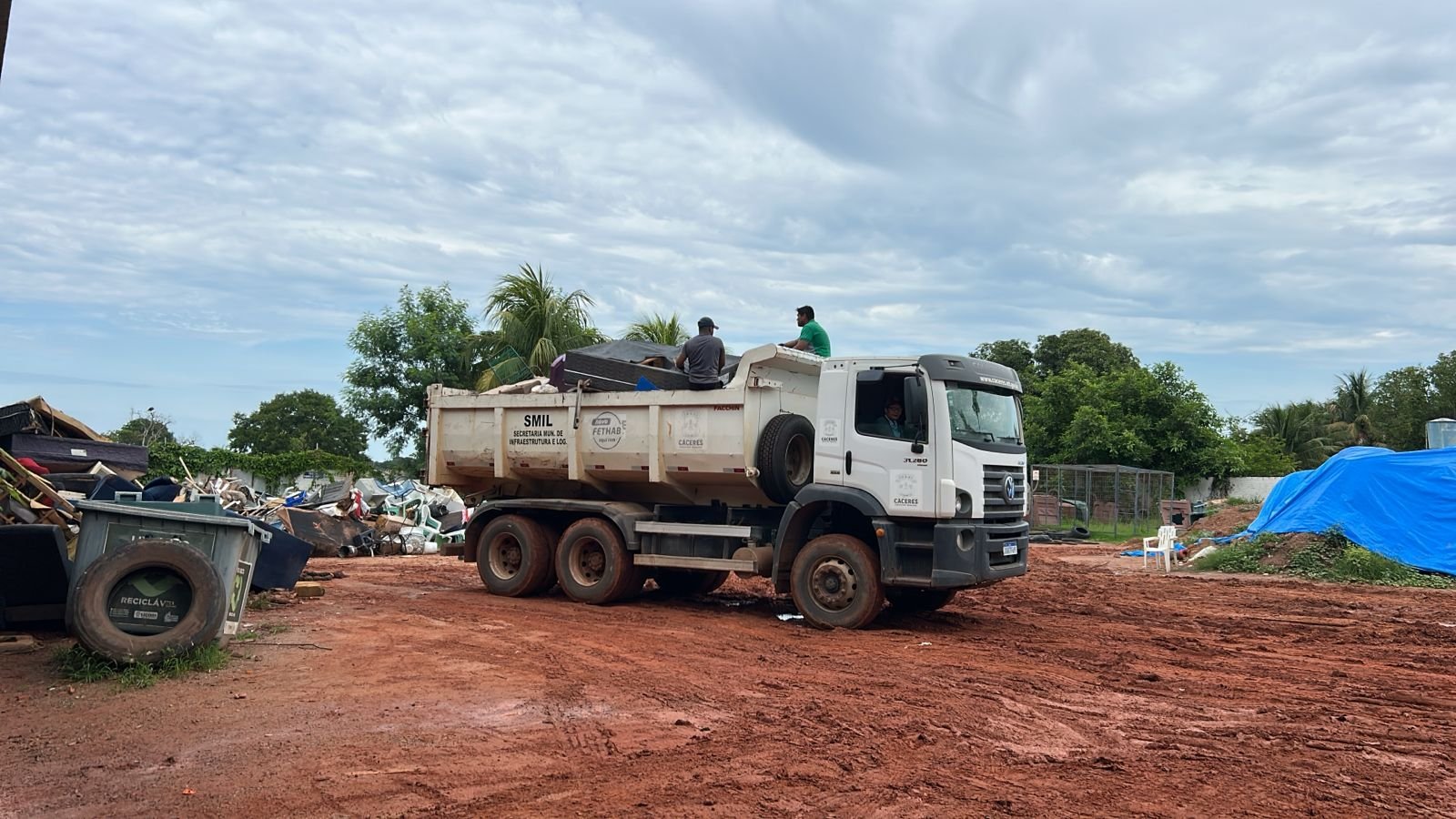 Mutirão limpeza Cáceres: 9 toneladas de entulho removidas