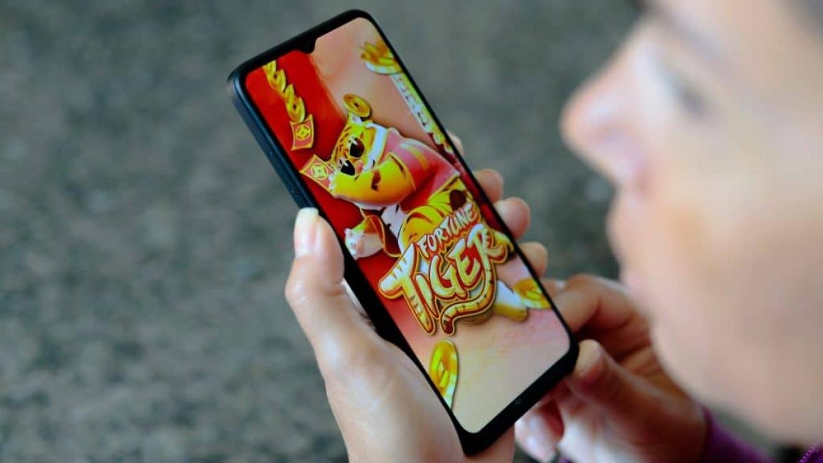 Mãe prefeito confessa golpes e vício em jogos à polícia