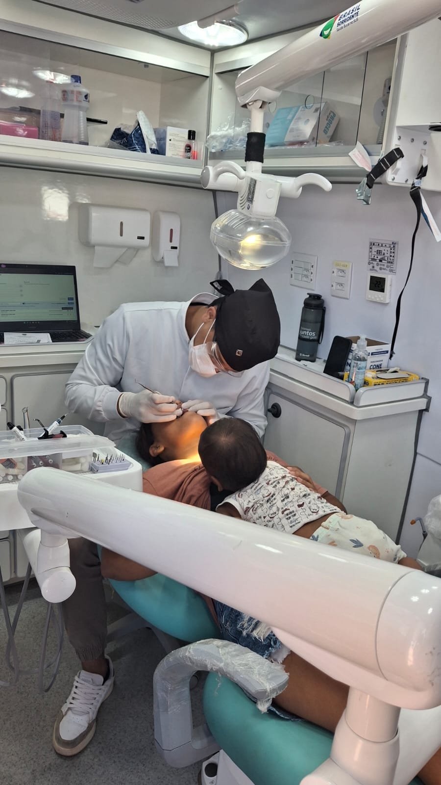 Unidade Odontológica Móvel atende Jardim das Oliveiras em Cáceres