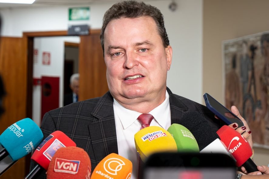 Max Taques vereadores: Russi critica Taques por 'segurar' siglas