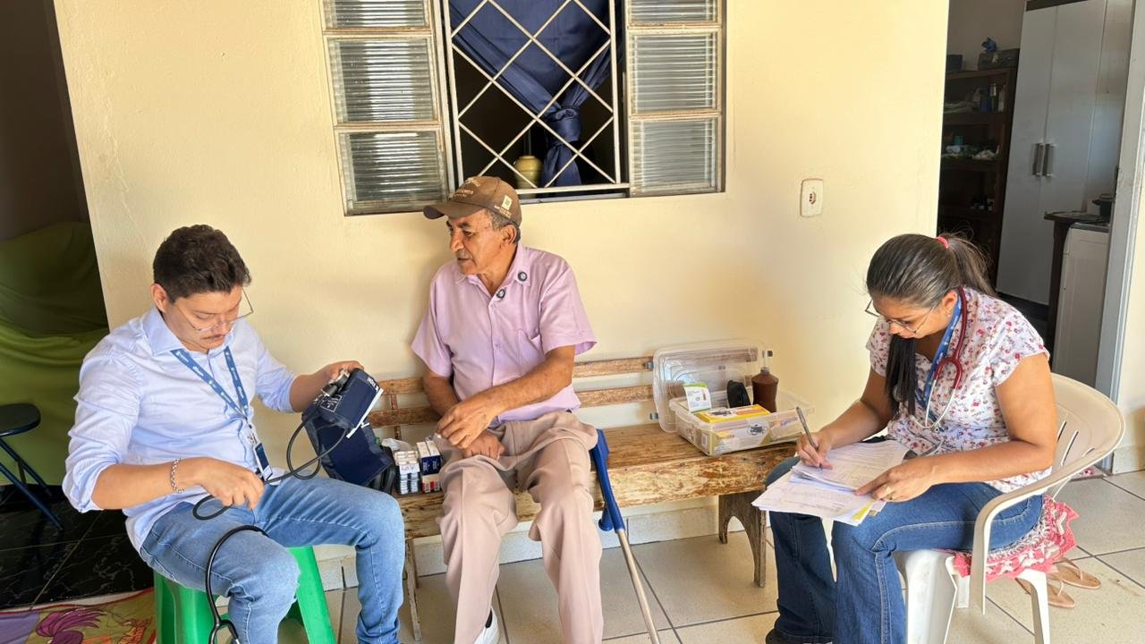 Entrega de medicamentos em Cáceres: programa alcança pacientes