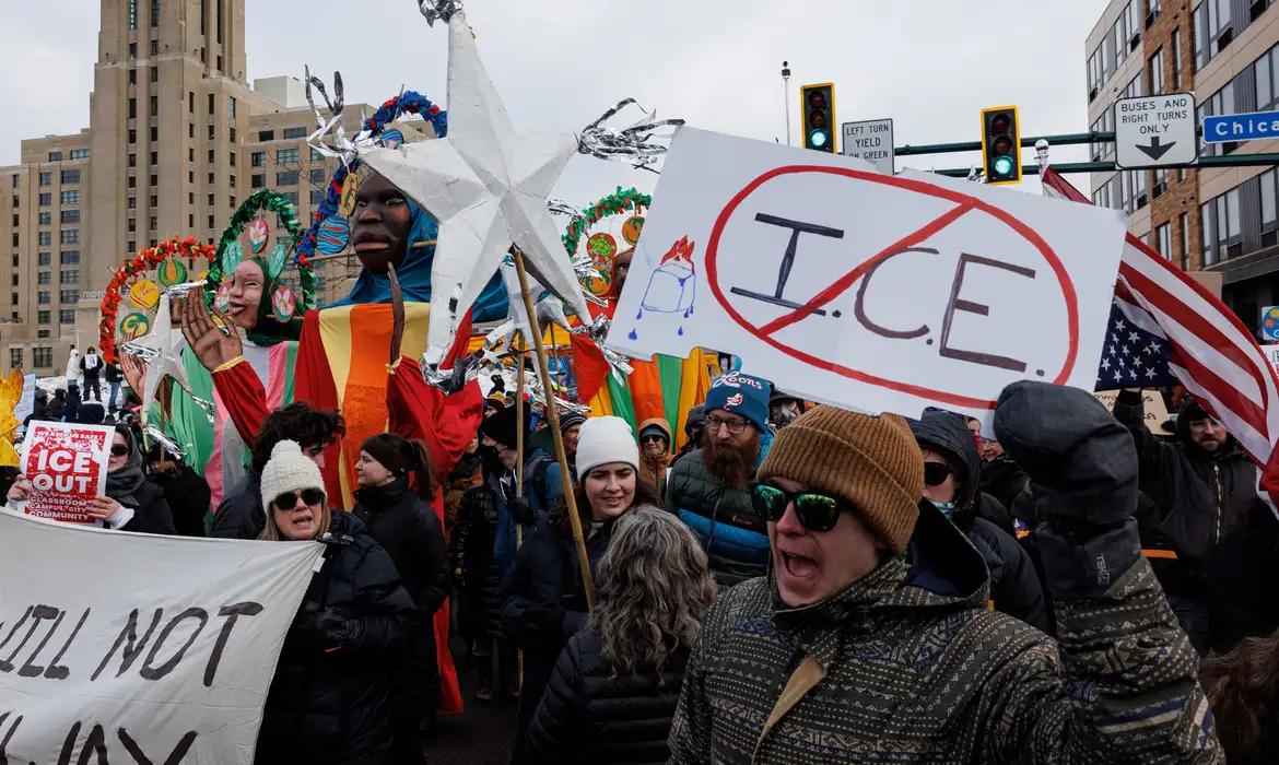 Soldados em Minnesota: Pentágono prepara envio para conter protestos