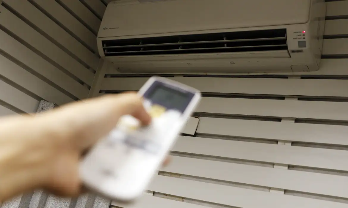 Economizar ar-condicionado: dicas para reduzir o consumo residencial