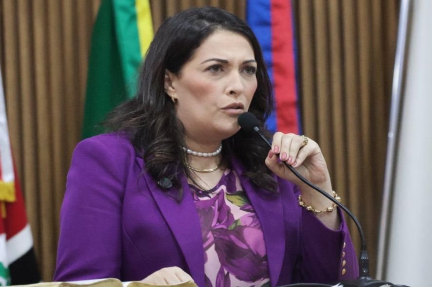 Médica atende feridos em Brasília após queda de raio