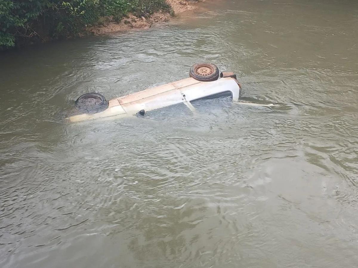 Motorista morre afogado: homem é encontrado após carro cair em rio