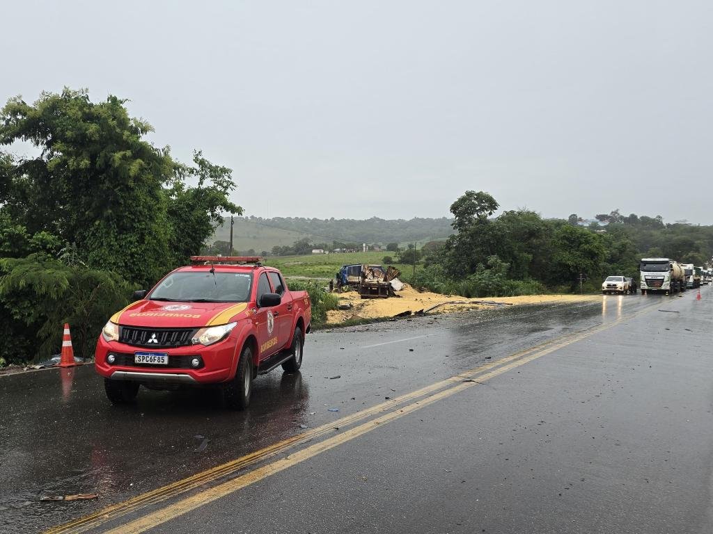 Acidente BR-364: Colisão grave em Jaciara com caminhão e carros