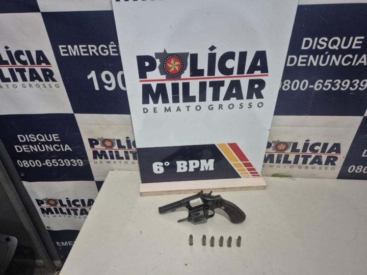 PM prende suspeito com revólver em festa de santo em Cáceres