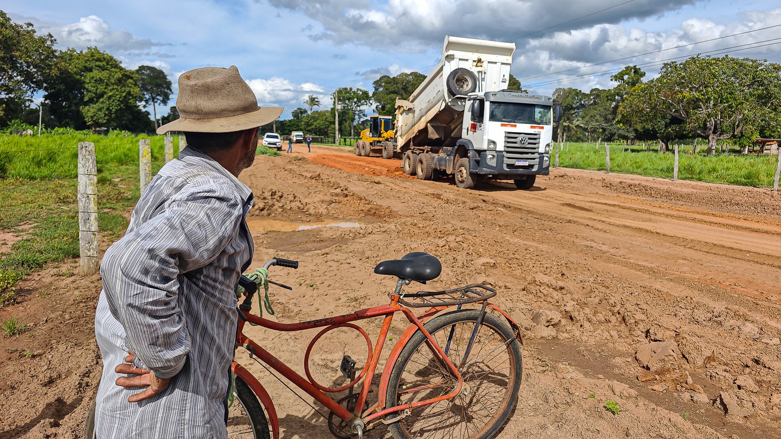 Manutenção estrada vicinal em Cáceres: Prefeitura intensifica serviços