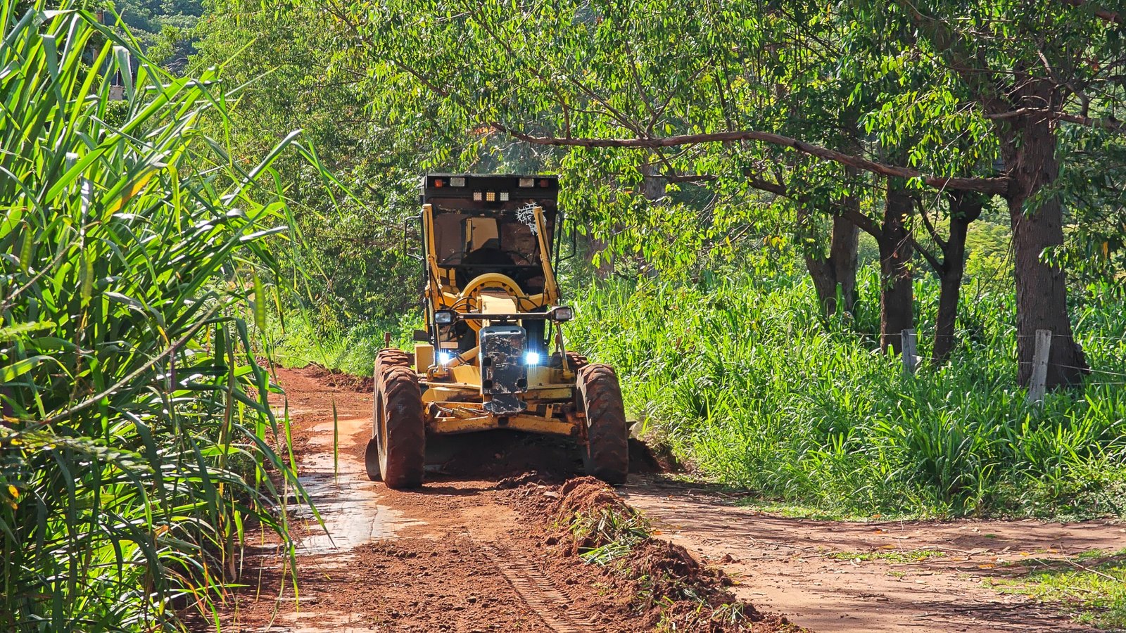 Patrolamento estradas rurais: Prefeitura atua em Facão e Cinturão Verde