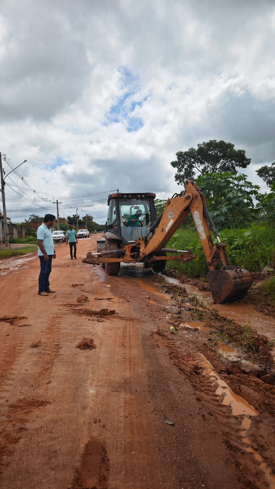 Ação emergencial em Cáceres para escoamento de águas