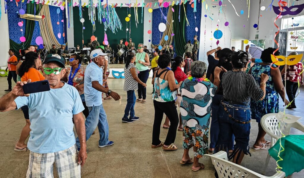 Carnaval da pessoa idosa do SUAS em Cáceres: celebração e integração