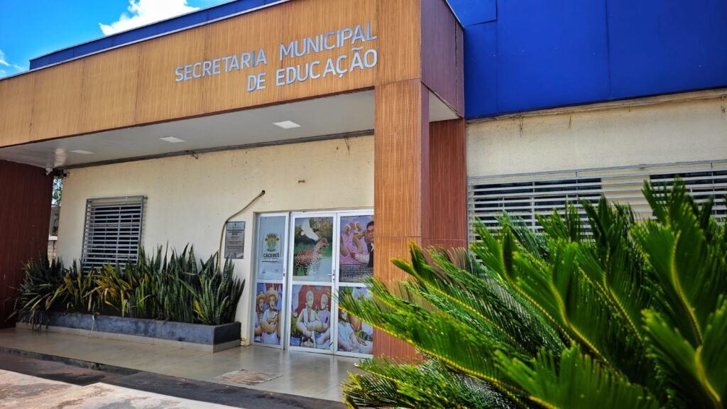 Pagamento salários educação municipal: SME Cáceres esclarece datas