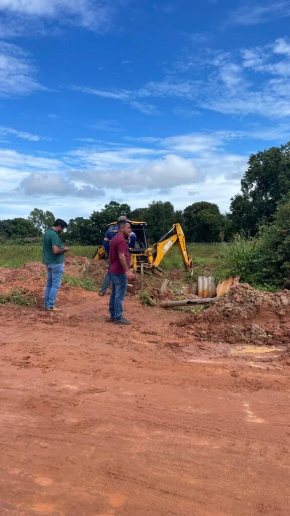 Placas de veículos encontradas: Defesa Civil de Cáceres guarda itens