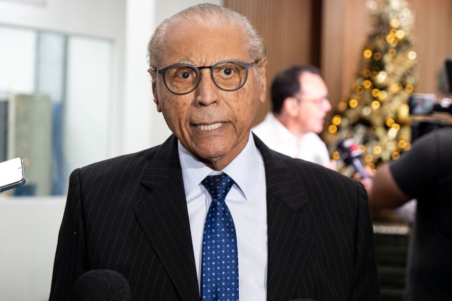 Oferta de vice-governadoria a Andréia Wagner e apoio a Max Russi