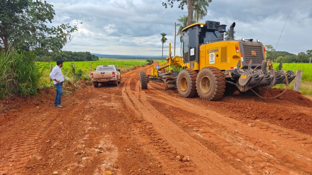 Manutenção de estradas rurais em Cáceres avança em Barranqueira e Sapicuá