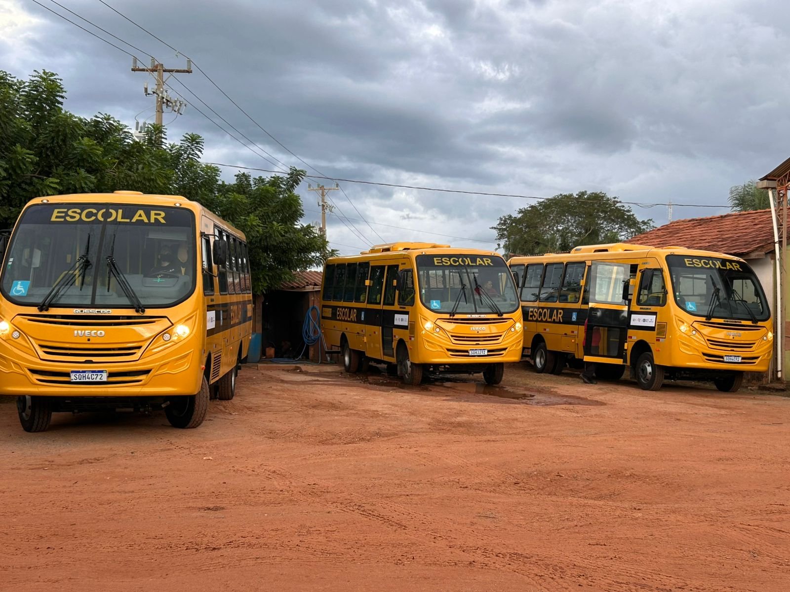 Os novos ônibus escolares chegam a Cáceres para reforçar frota