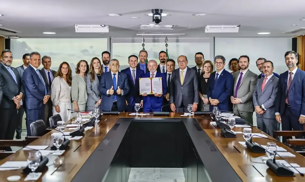 A Lei Antifacção é sancionada por Lula e mira magnatas