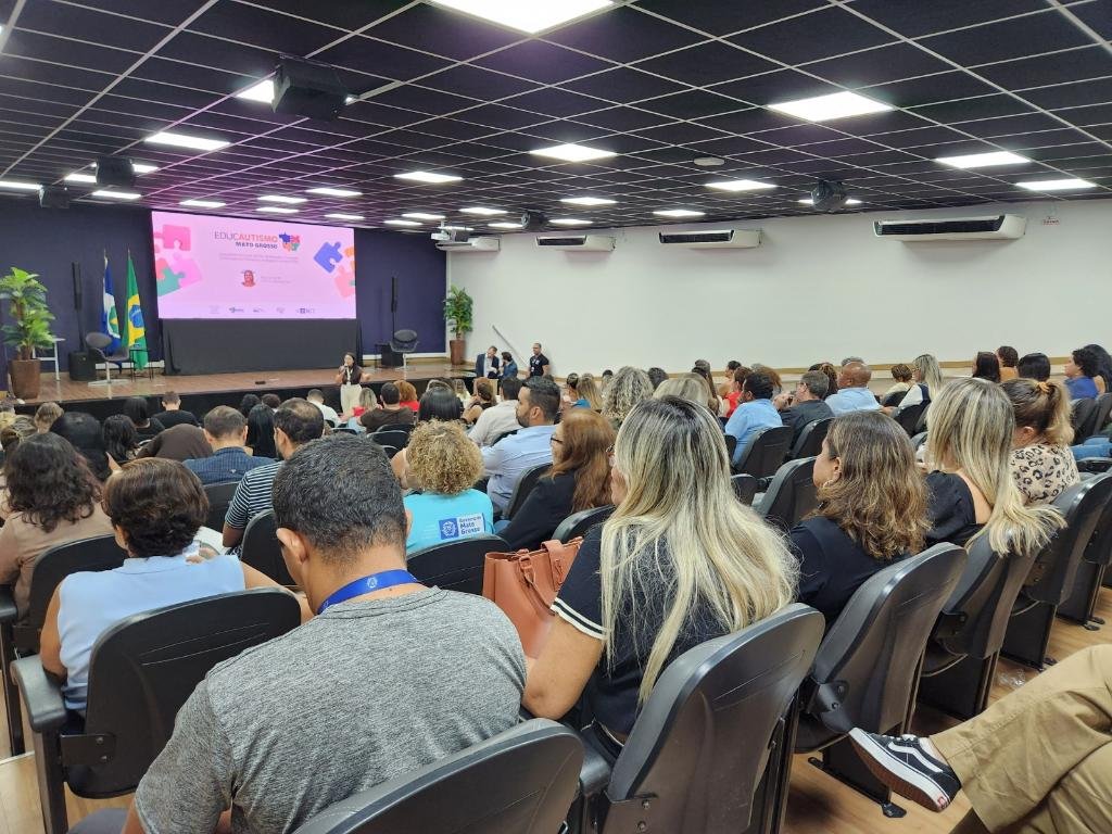 Curso de Pós-Graduação: Seduc capacita profissionais para TEA