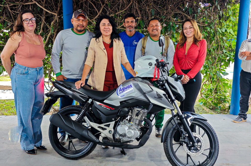 Motos para Águas do Pantanal: Prefeita e diretora entregam veículos