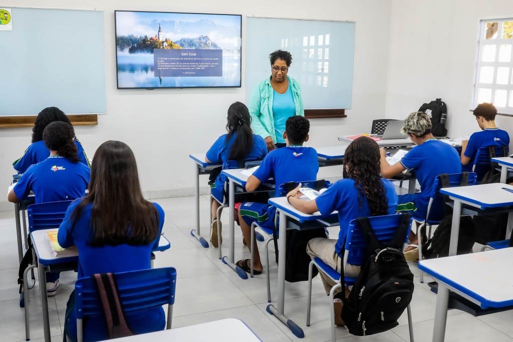 Prazo de posse para professores convocados inicia em 4 de maio