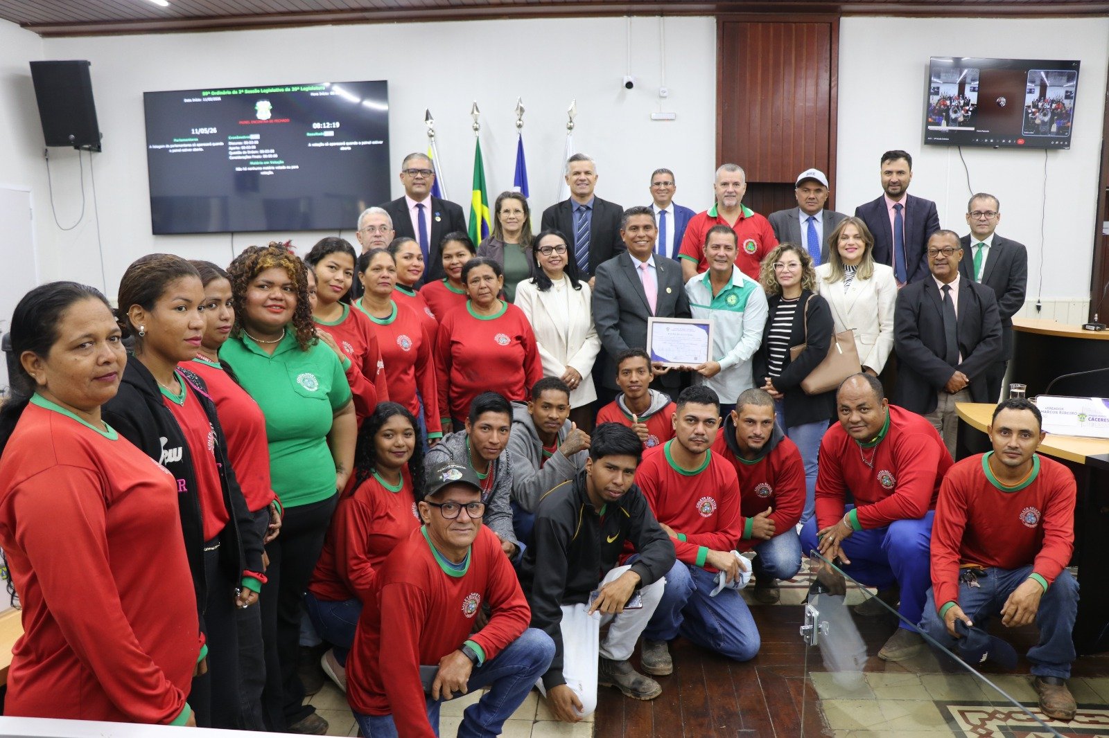 Sessão da Câmara de Cáceres: homenagem, incêndios e PL de R$ 68,9 mi