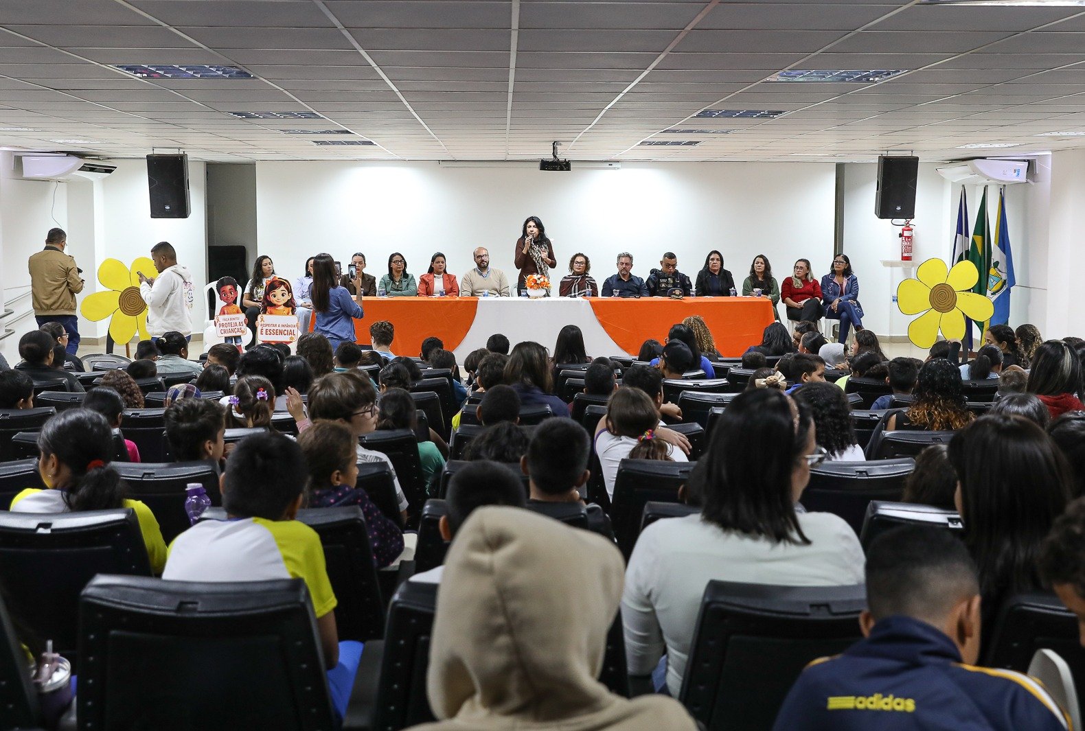 Prefeitura de Cáceres combate abuso infantil com Maio Laranja
