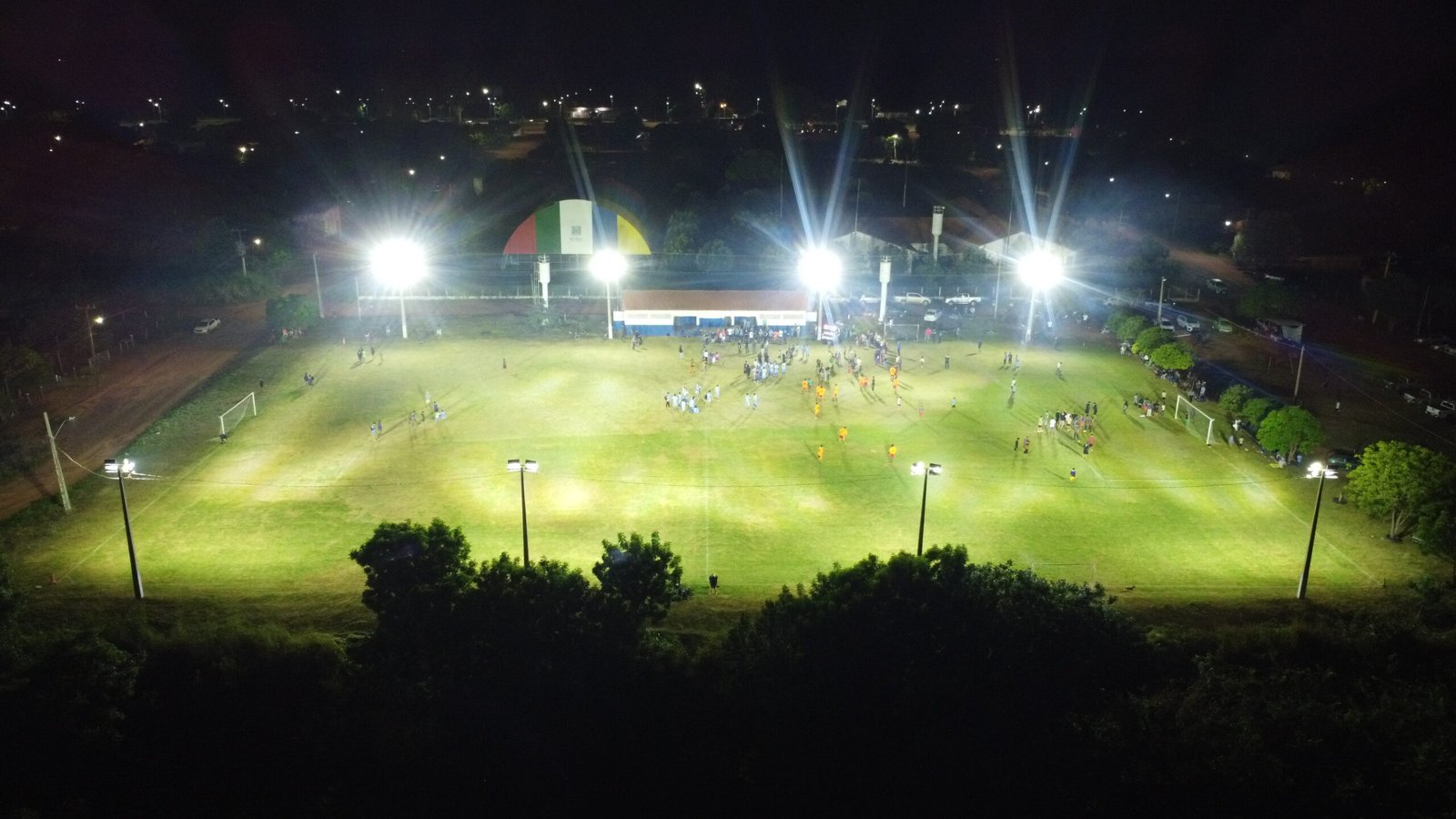 Iluminação do Miniestádio Wilson Viegas é entregue em Nova Cáceres