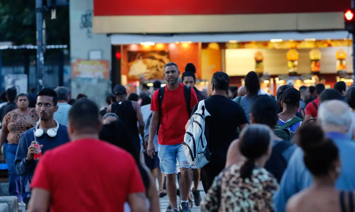 Taxa de desemprego: 5,8% no trimestre encerrado em abril