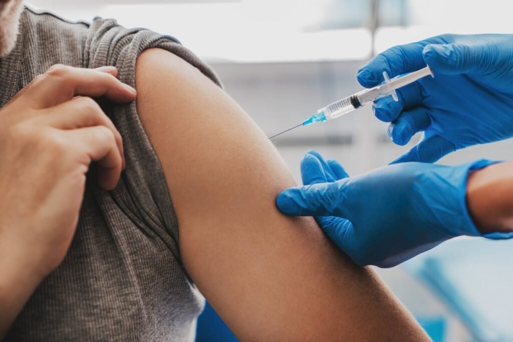 Vacinação contra a dengue: Cáceres orienta pais de adolescentes