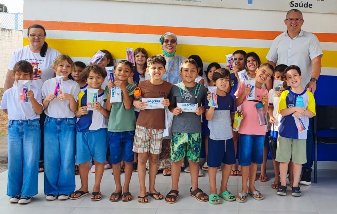 Ação de saúde bucal na Escola Dr. José Rodrigues Fontes em Cáceres