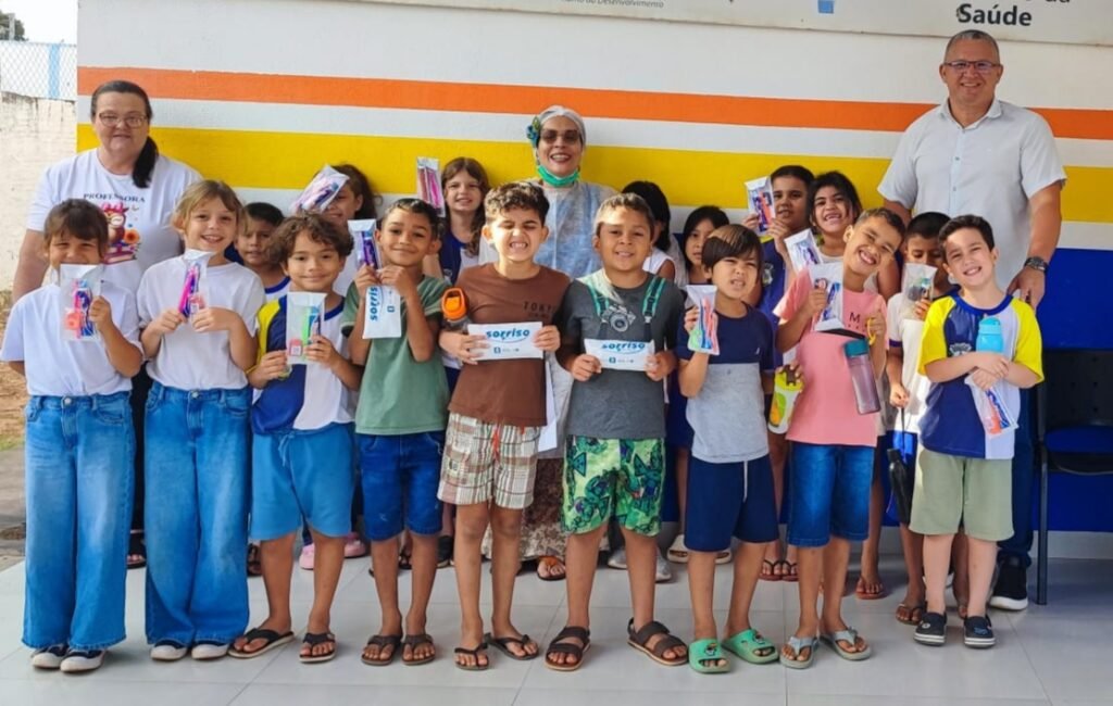 Ação de saúde bucal na Escola Dr. José Rodrigues Fontes em Cáceres