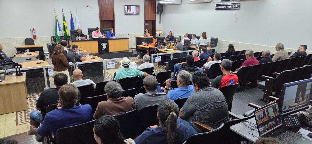 Sessão da Câmara de Cáceres: projetos para idosos e crianças