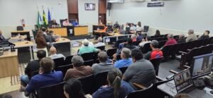 Sessão da Câmara de Cáceres: projetos para idosos e crianças