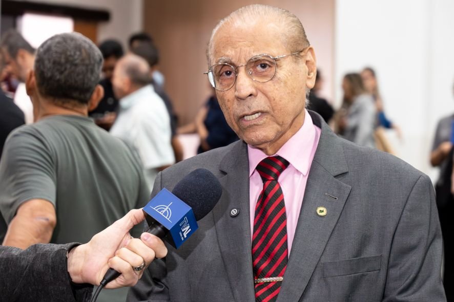 Definição de Jayme Campos: Júlio nega ansiedade e busca tempo