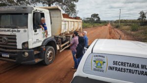 Prefeita de Cáceres visita zona rural e acompanha demandas