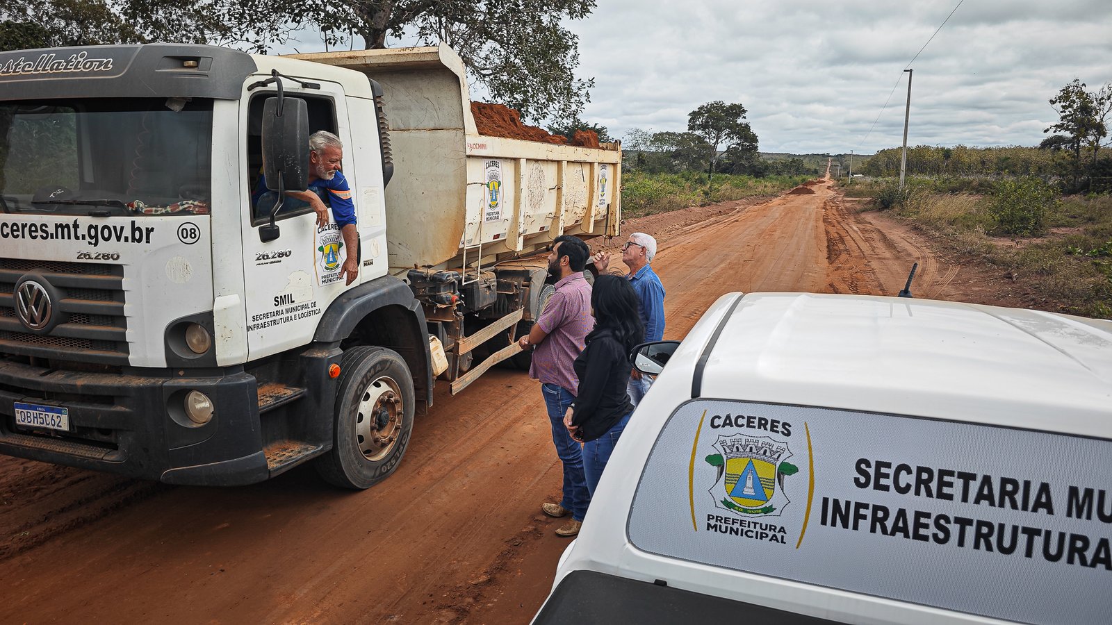 Prefeita de Cáceres visita zona rural e acompanha demandas