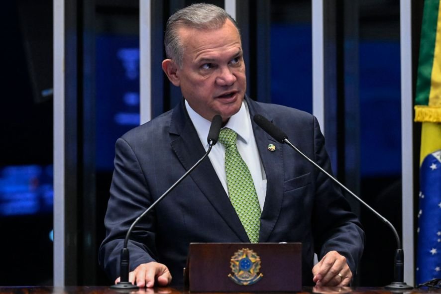 Apoio do clã Bolsonaro é reafirmado por Wellington Fagundes