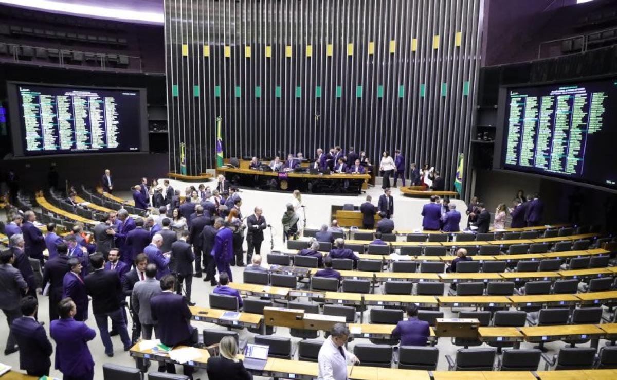 Gastos com deputados federais: R$ 28,8 milhões e 1.100 casas