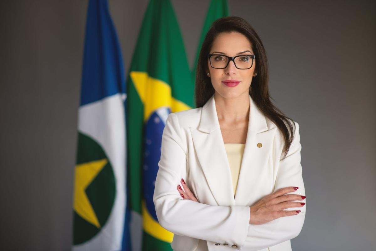 Projeto de Janaina Riva para o Senado enfrenta isolamento