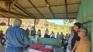 Orientação da Secretaria de Agricultura e Incra em Cáceres