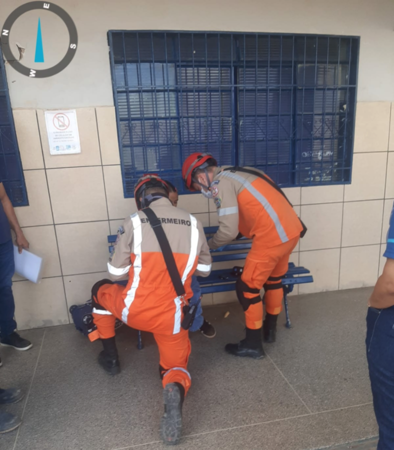 Corpo de Bombeiros em Cáceres socorre adolescente em escola