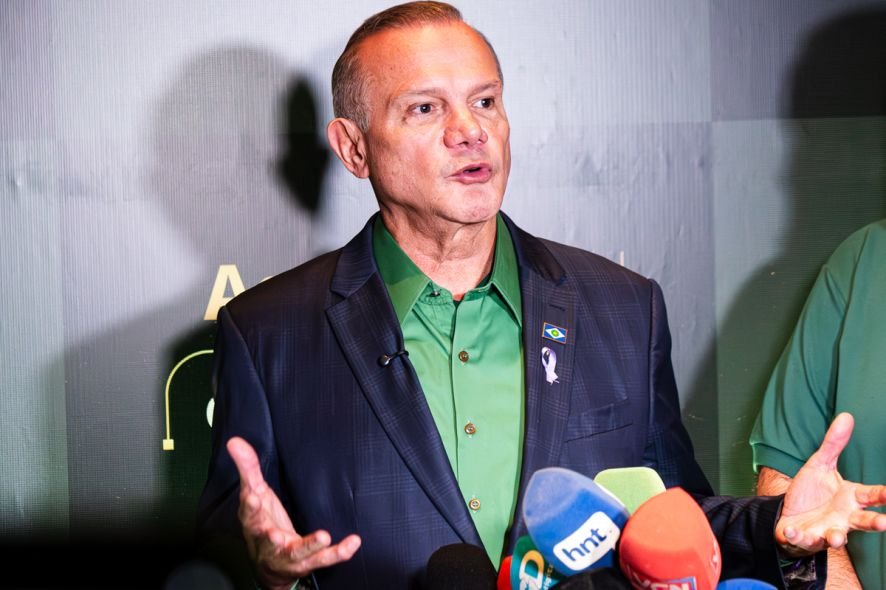 Wellington Fagundes e prefeitos: Senador descarta expulsão de filiados