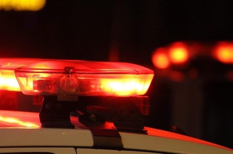 Homem baleado em Pontes e Lacerda após ser chamado no portão